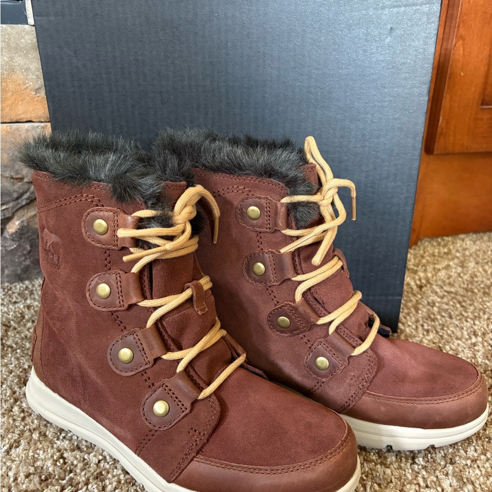 Sorel Brown Lace-Up Winter Boots with Fur Trim